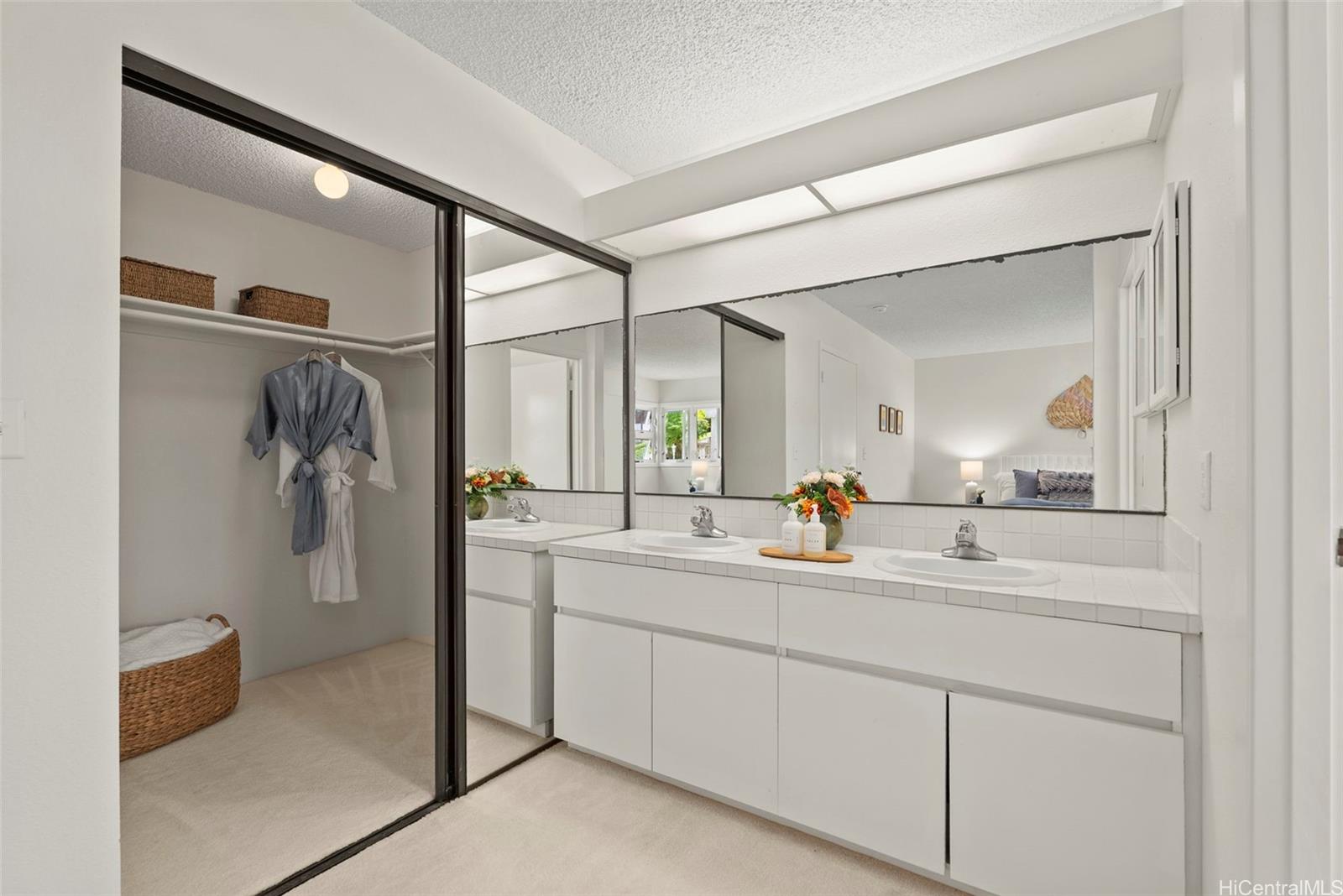 47-669  Nukupuu Street Ahuimanu Hills, Kaneohe home - photo 22 of 25