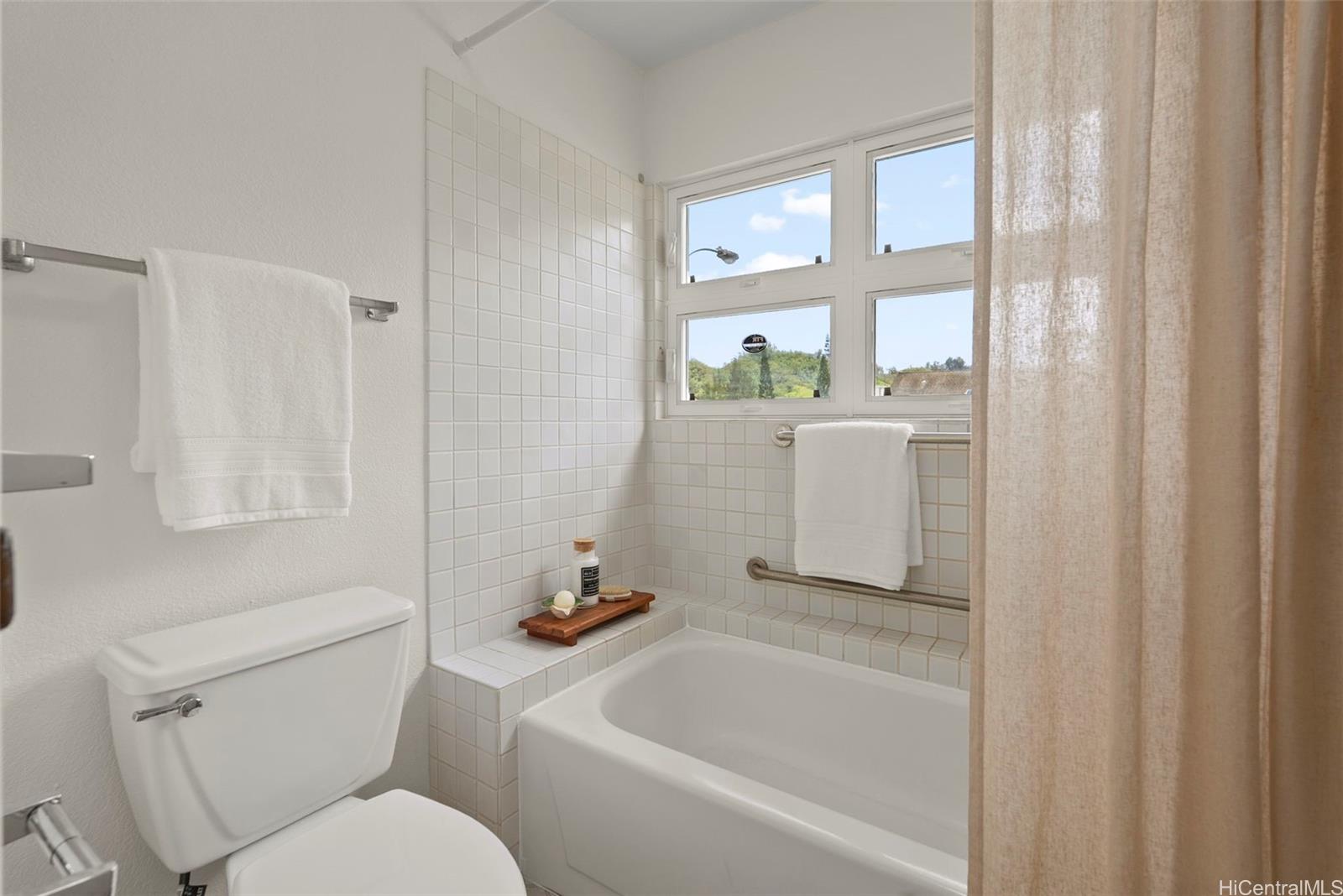 47-669  Nukupuu Street Ahuimanu Hills, Kaneohe home - photo 23 of 25