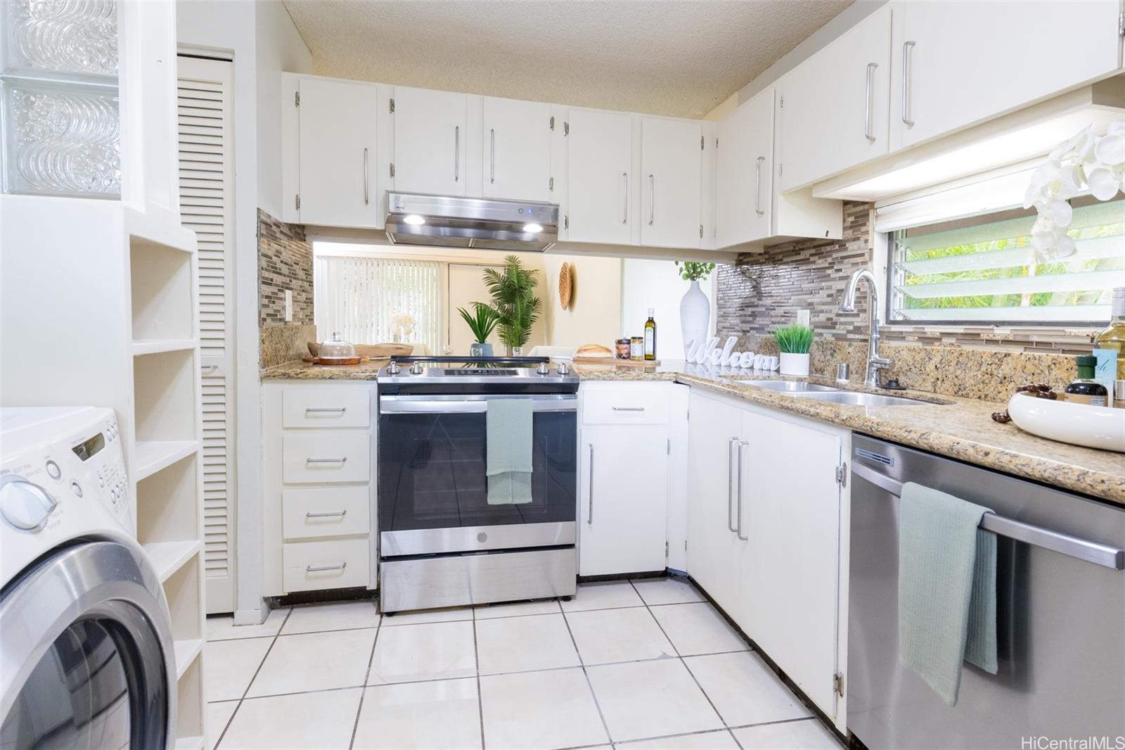 Club View Gardens 3 condo # 7106, Kaneohe, Hawaii - photo 4 of 20