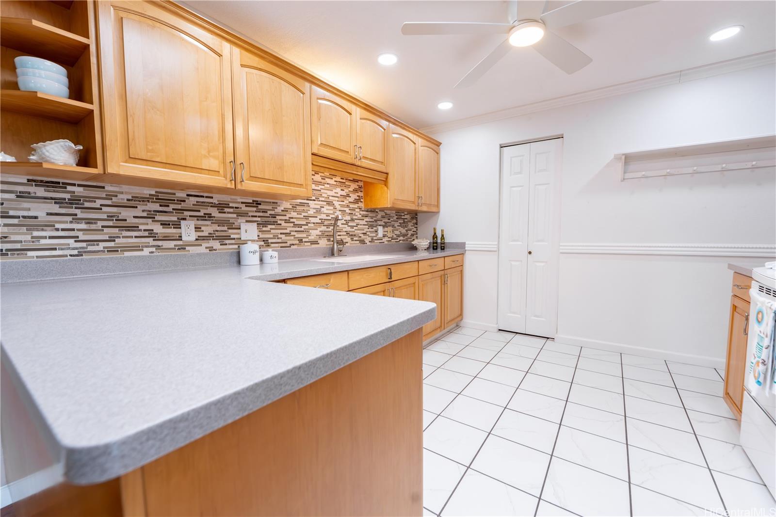 47-698  Wailehua Place Kaalaea, Kaneohe home - photo 5 of 25