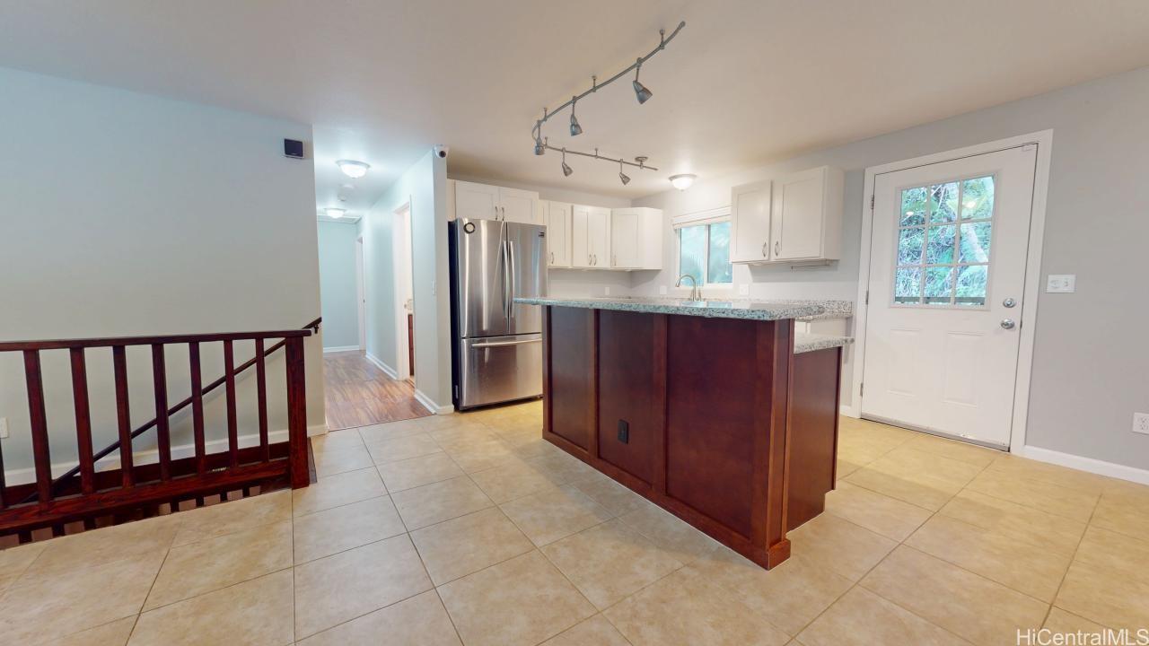 47-716  Ahuimanu Road Temple Valley, Kaneohe home - photo 6 of 24