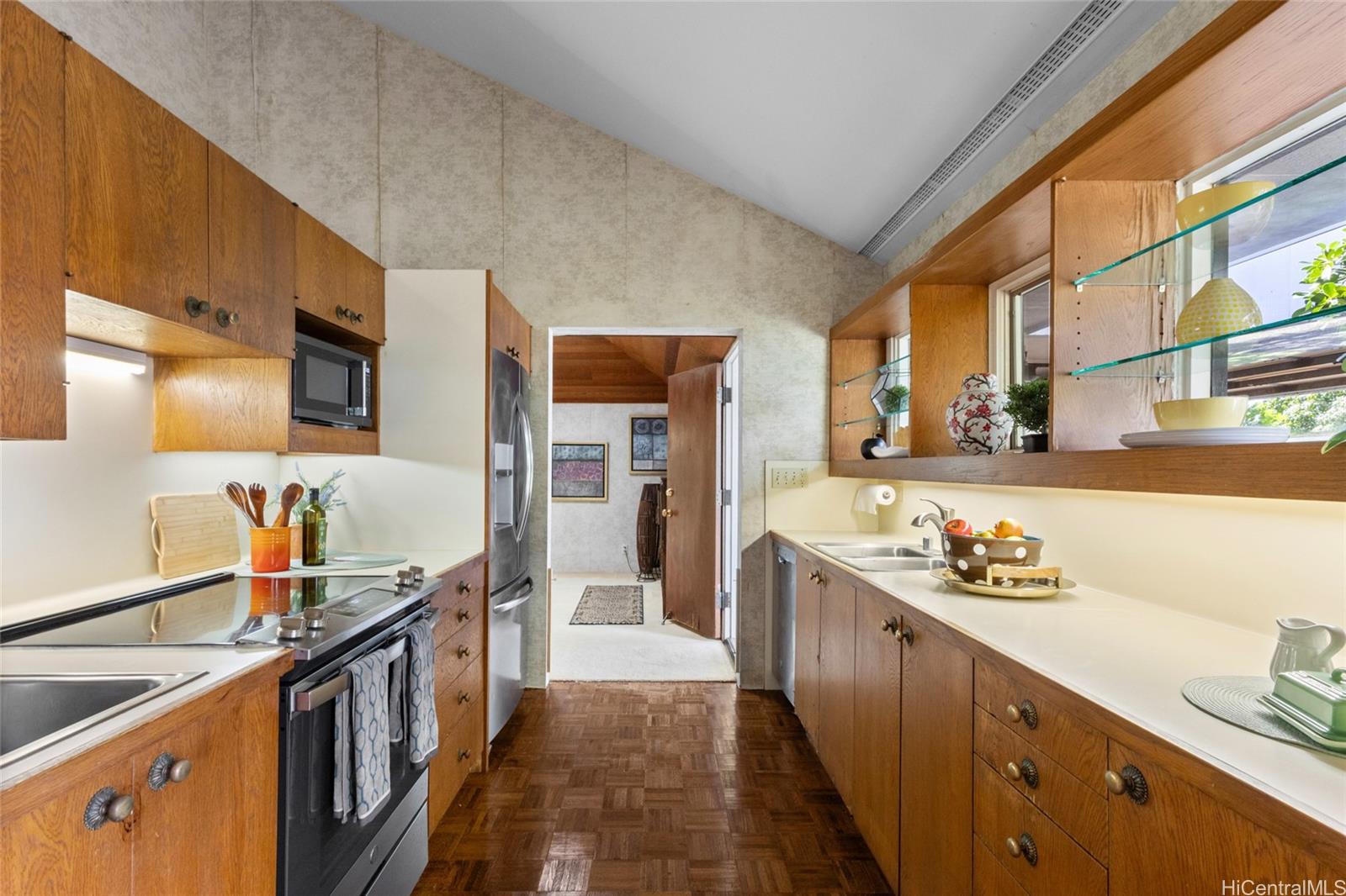 4781  Aukai Ave Kahala Area, Diamond Head home - photo 6 of 24