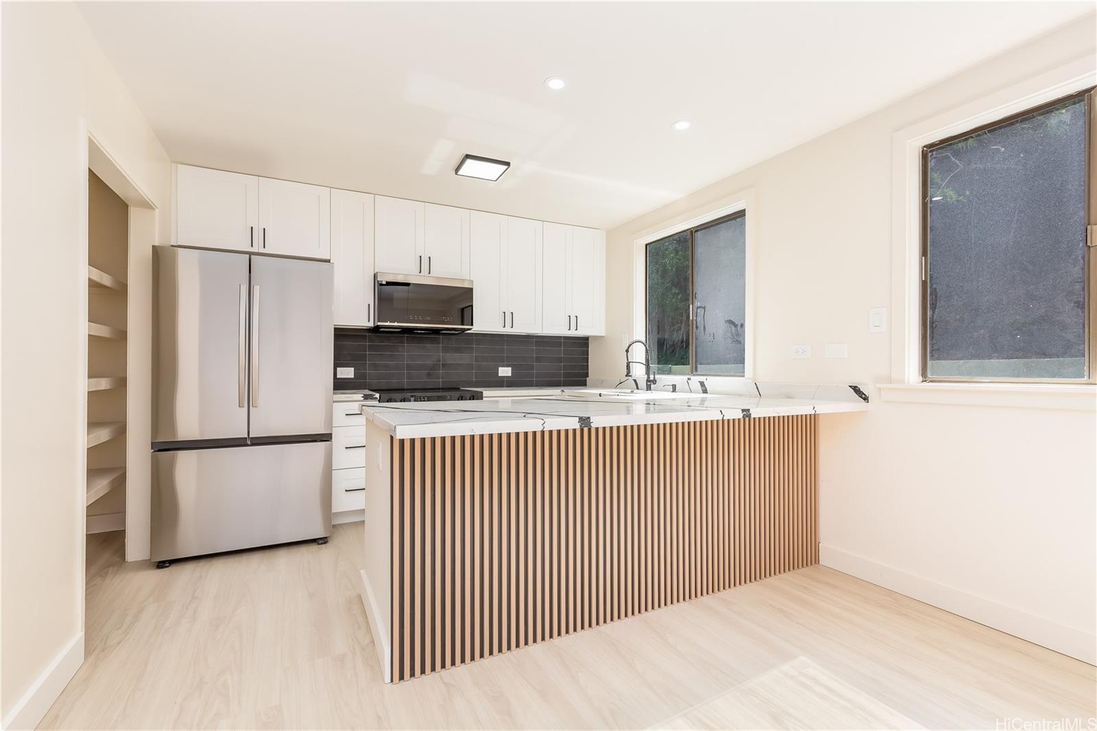 486 Kawaihae Street townhouse # C, Honolulu, Hawaii - photo 4 of 25