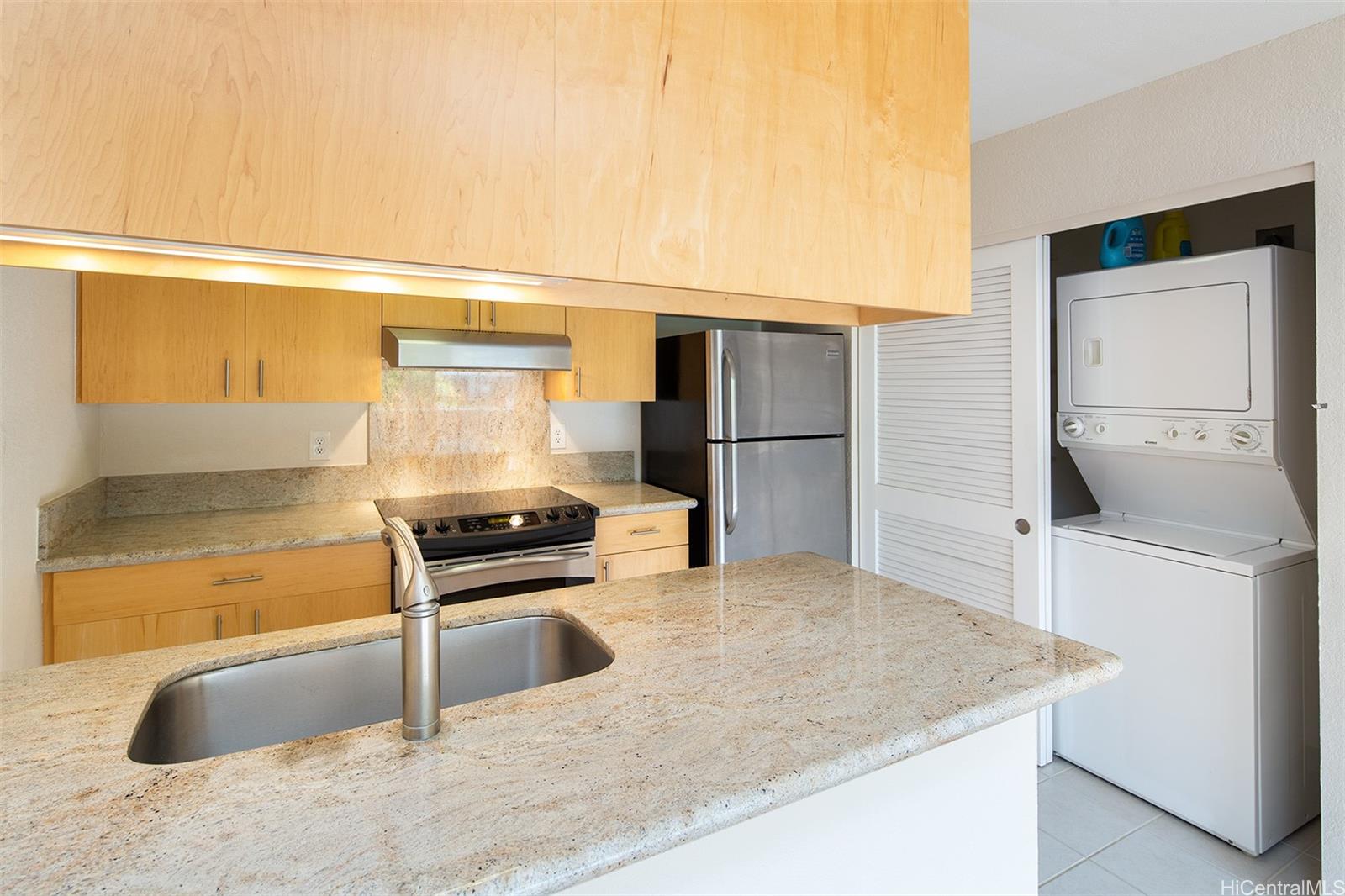 493 Mananai Pl Honolulu - Rental - photo 5 of 16