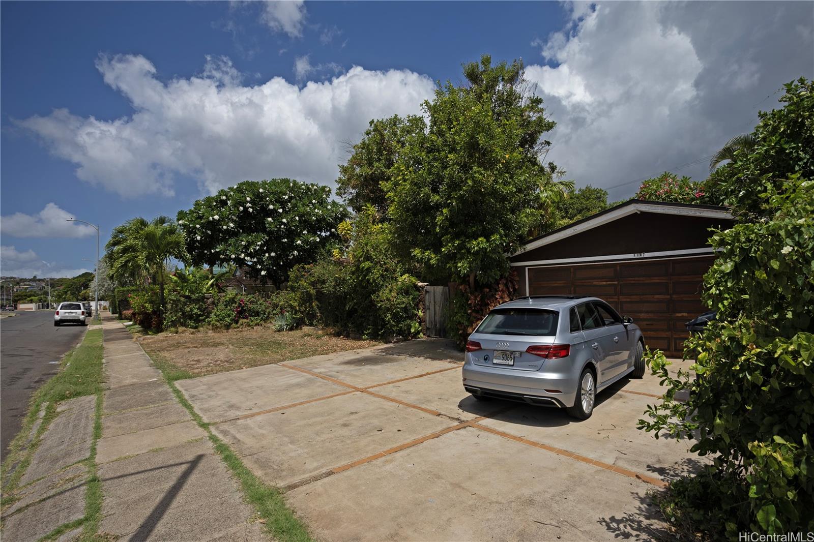 4947  Kolohala Street Kahala Area, Diamond Head home - photo 10 of 21