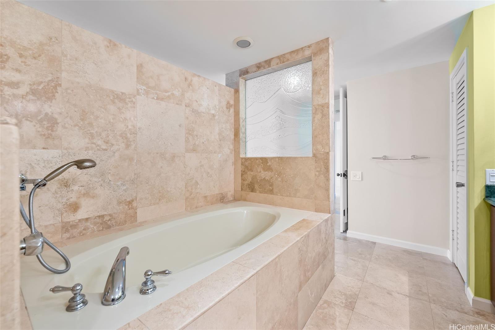 4999 Kahala Ave Honolulu - Rental - photo 15 of 22
