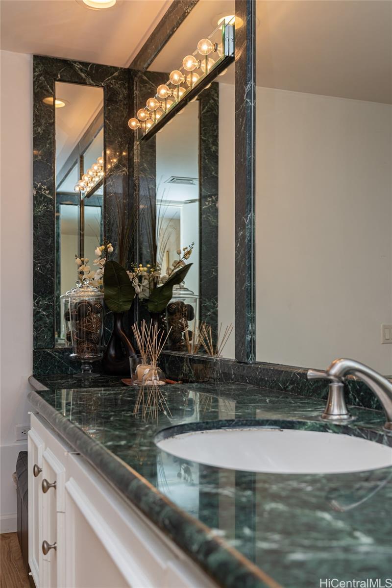 4999 Kahala Ave Honolulu - Rental - photo 11 of 19