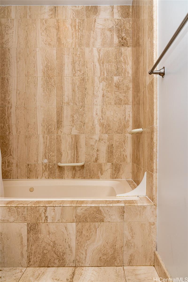 4999 Kahala Ave Honolulu - Rental - photo 16 of 19