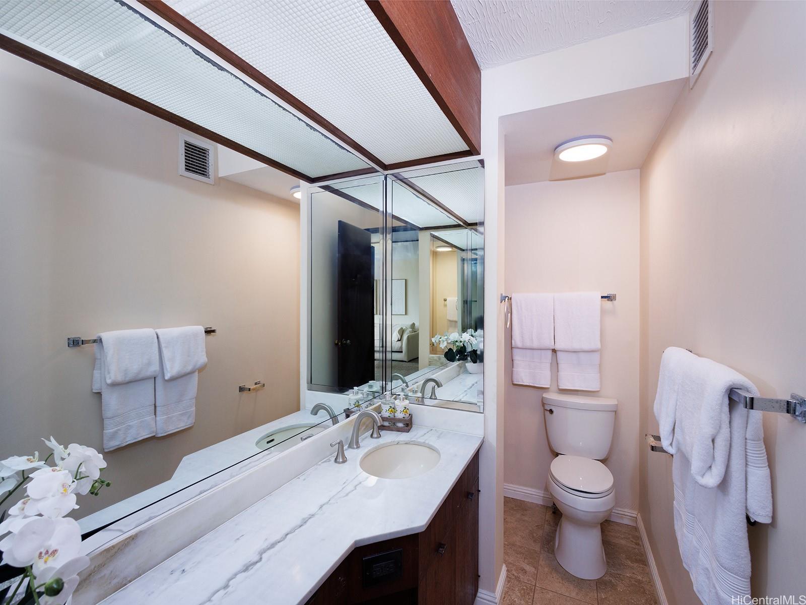 Esplanade condo # 13B, Honolulu, Hawaii - photo 12 of 17