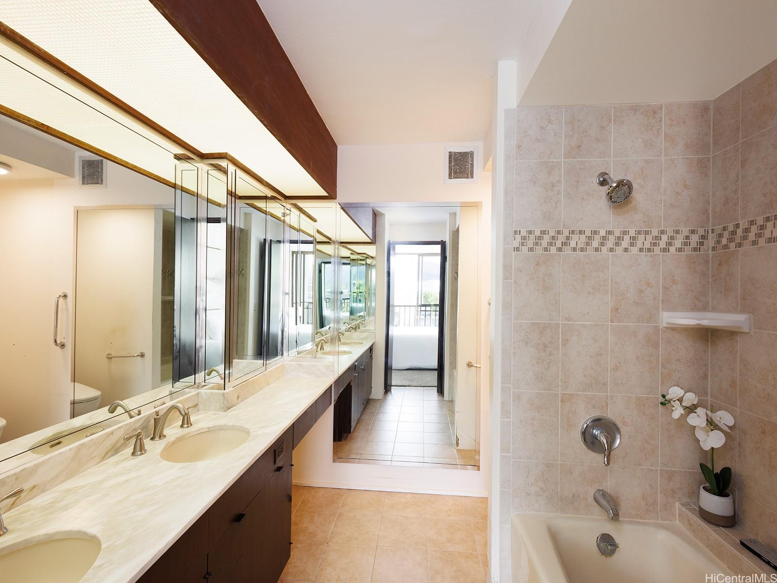 Esplanade condo # 13B, Honolulu, Hawaii - photo 10 of 17