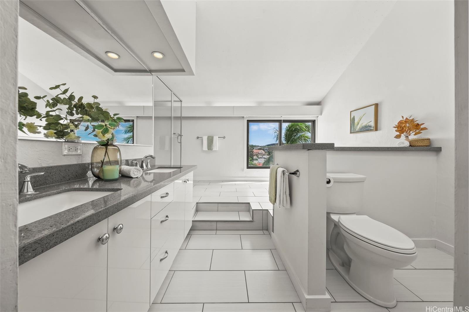 Esplanade condo # 17A, Honolulu, Hawaii - photo 12 of 25