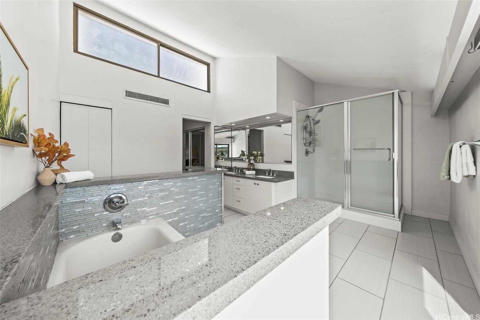 Esplanade condo # 17A, Honolulu, Hawaii - photo 13 of 25