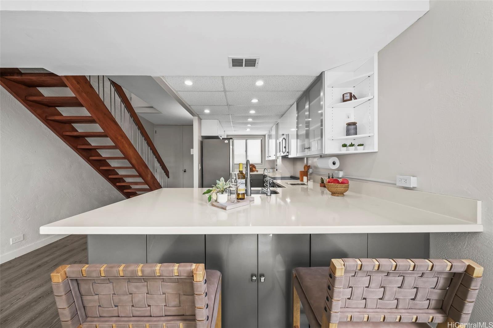 Esplanade condo # 17A, Honolulu, Hawaii - photo 4 of 25