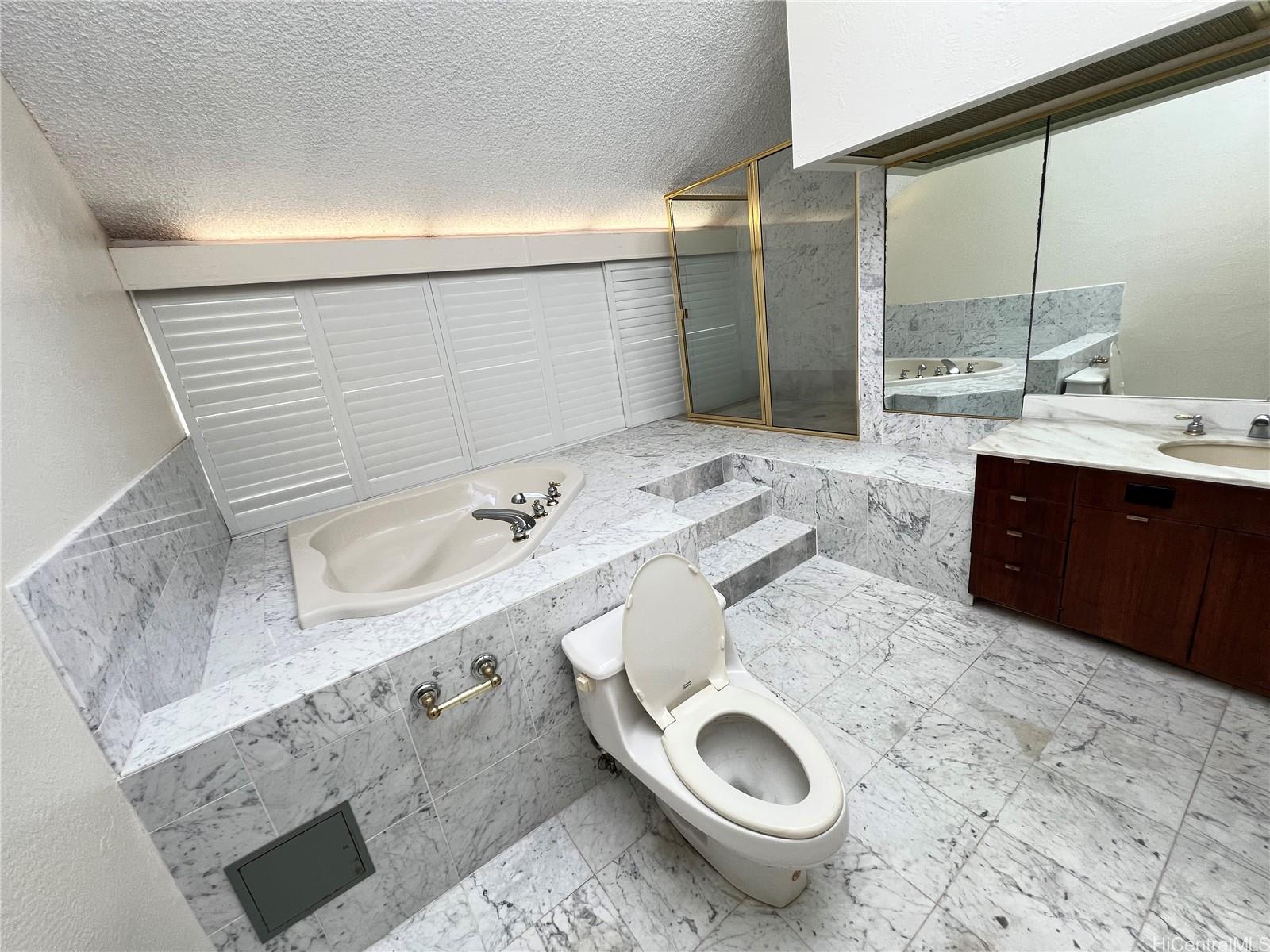 Esplanade condo # 18C, Honolulu, Hawaii - photo 8 of 22