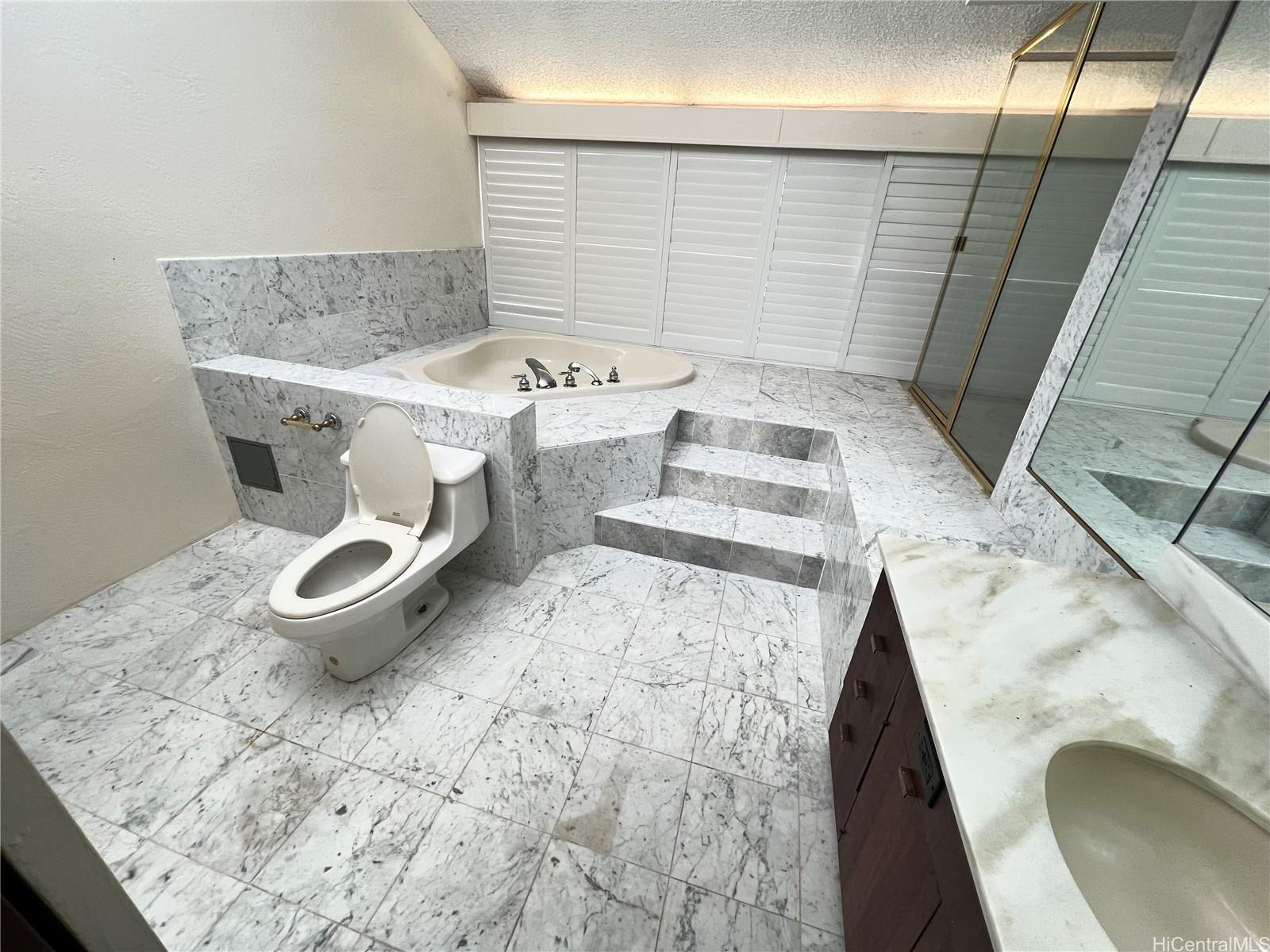 Esplanade condo # 18C, Honolulu, Hawaii - photo 9 of 22