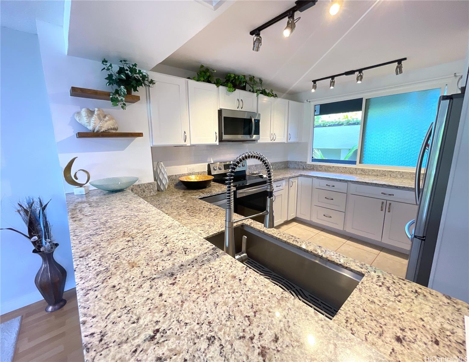 Esplanade condo # 22G, Honolulu, Hawaii - photo 2 of 25