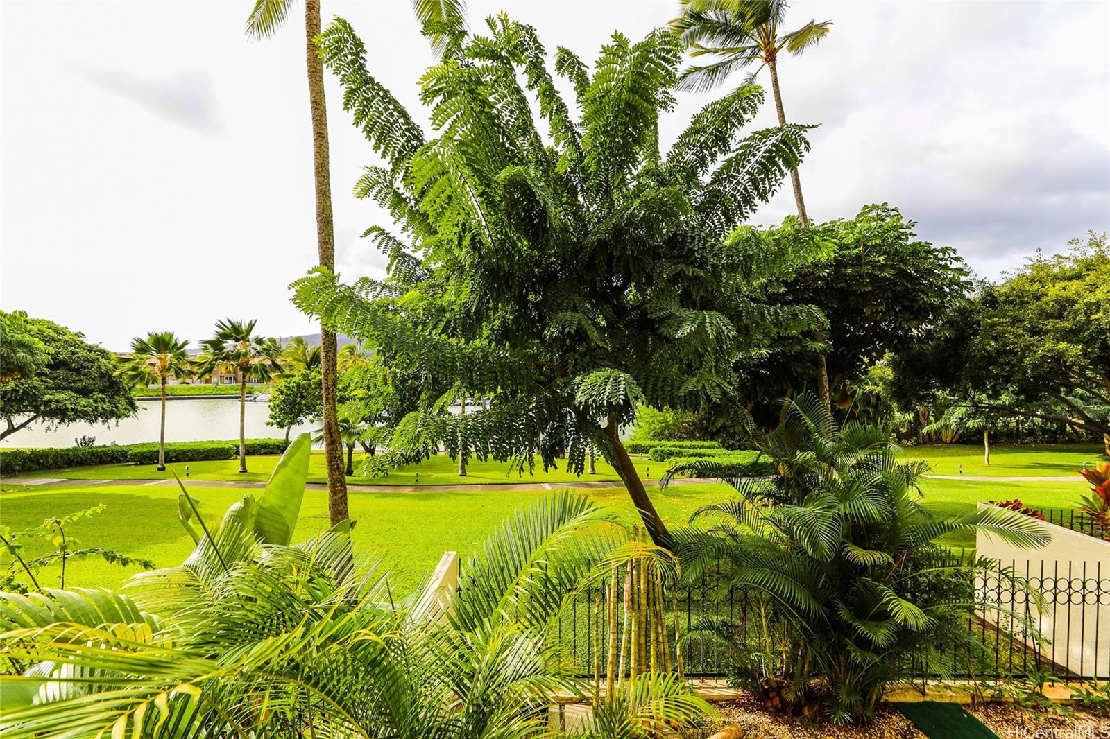 Esplanade condo # 22H, Honolulu, Hawaii - photo 24 of 25