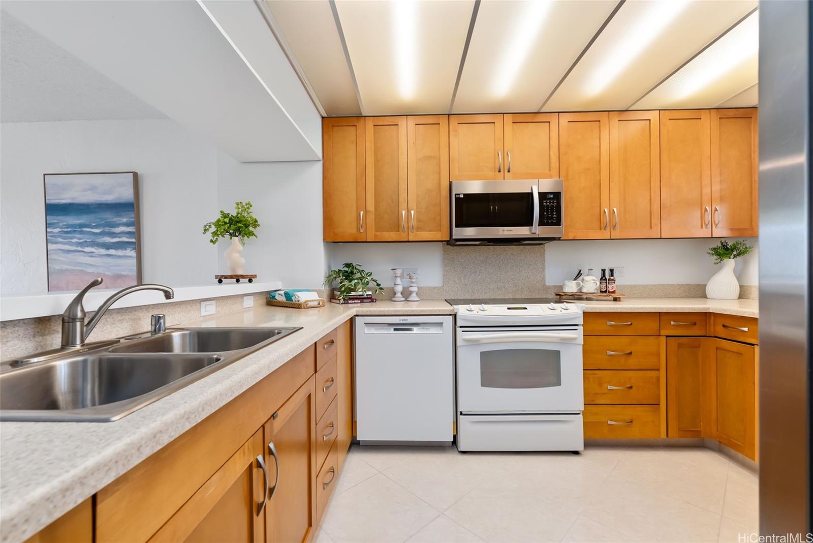 Esplanade condo # 25B, Honolulu, Hawaii - photo 2 of 25