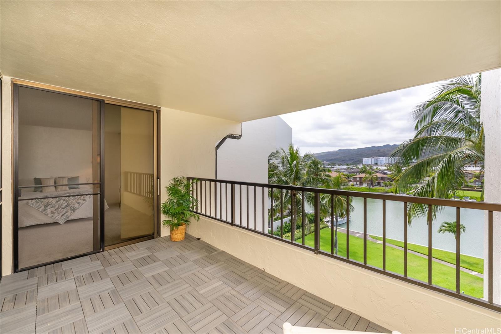 Esplanade condo # 25B, Honolulu, Hawaii - photo 3 of 23