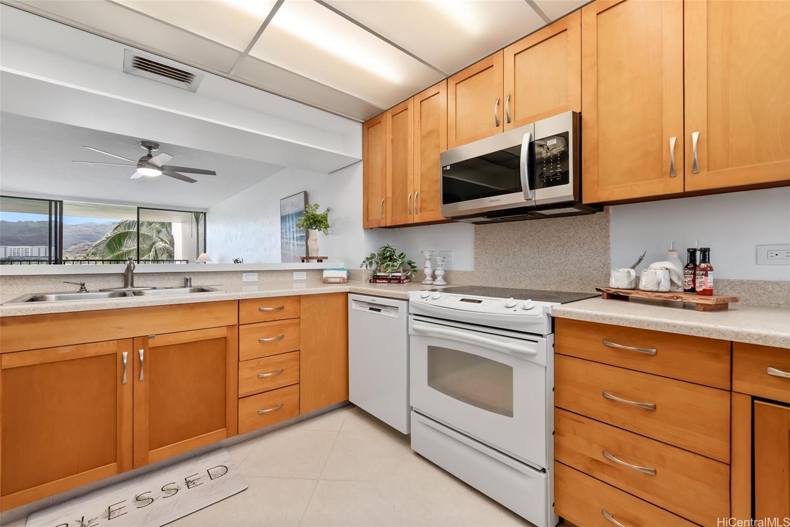 Esplanade condo # 25B, Honolulu, Hawaii - photo 4 of 23