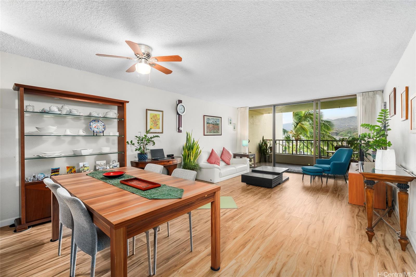 Esplanade condo # 26L, Honolulu, Hawaii - photo 2 of 24