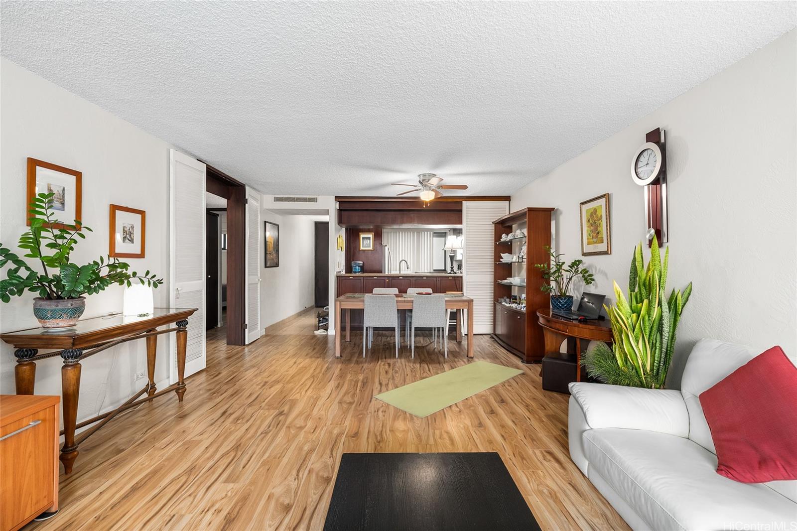 Esplanade condo # 26L, Honolulu, Hawaii - photo 4 of 24