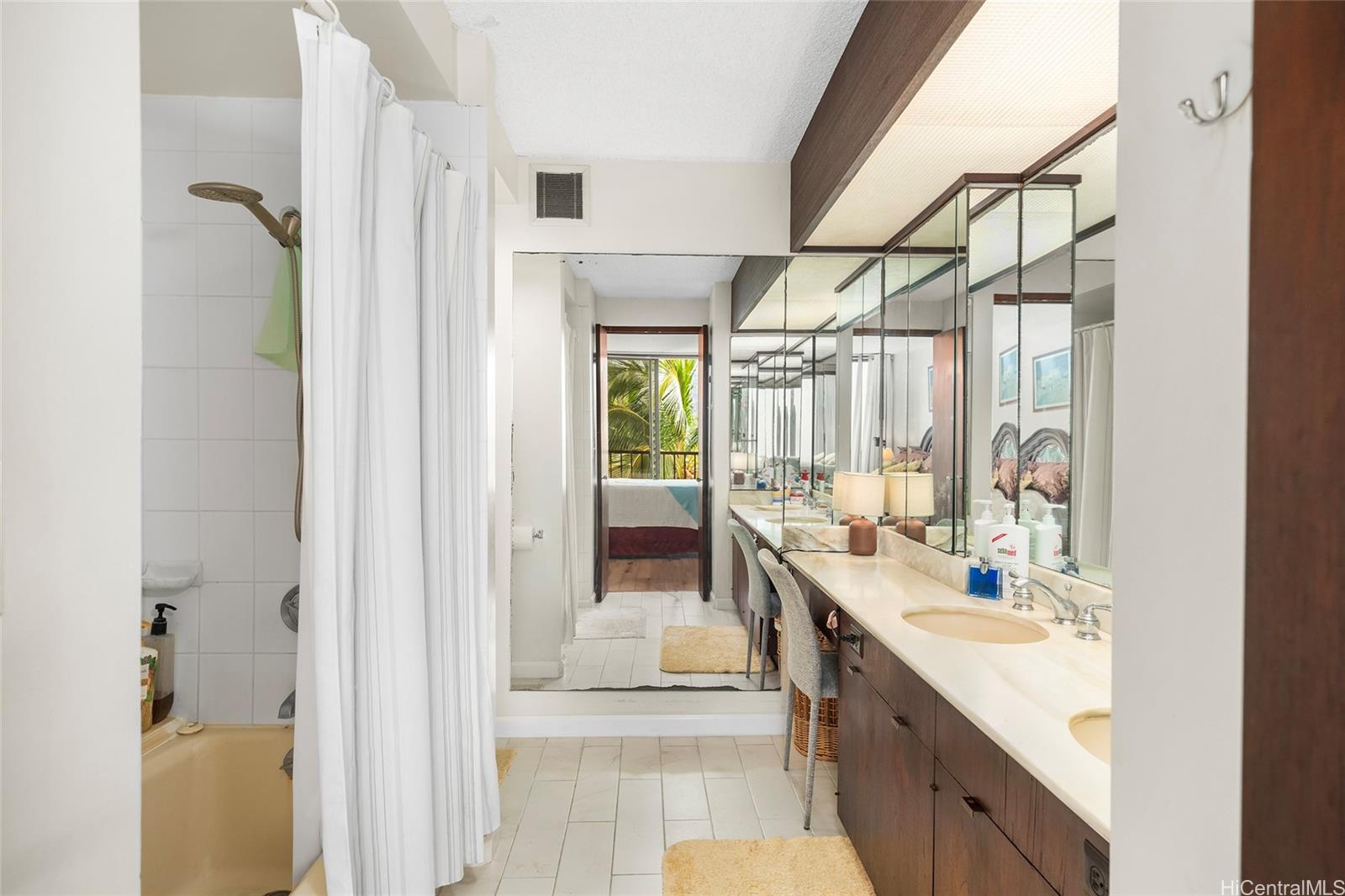 Esplanade condo # 26L, Honolulu, Hawaii - photo 10 of 24