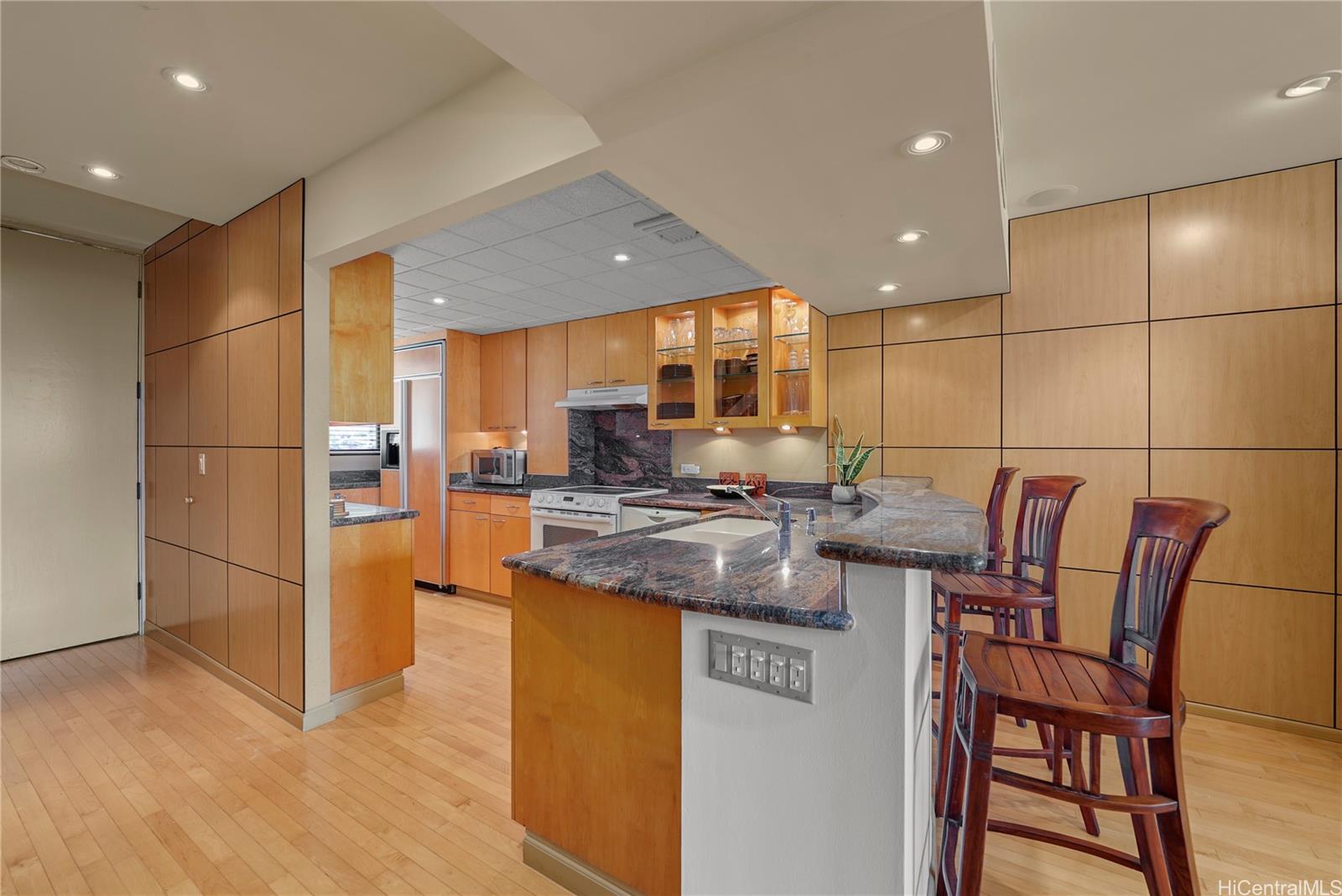 Esplanade condo # 28K, Honolulu, Hawaii - photo 14 of 24