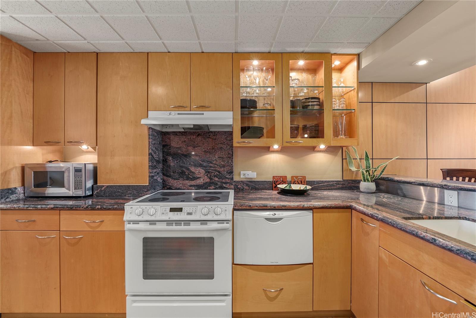 Esplanade condo # 28K, Honolulu, Hawaii - photo 15 of 24