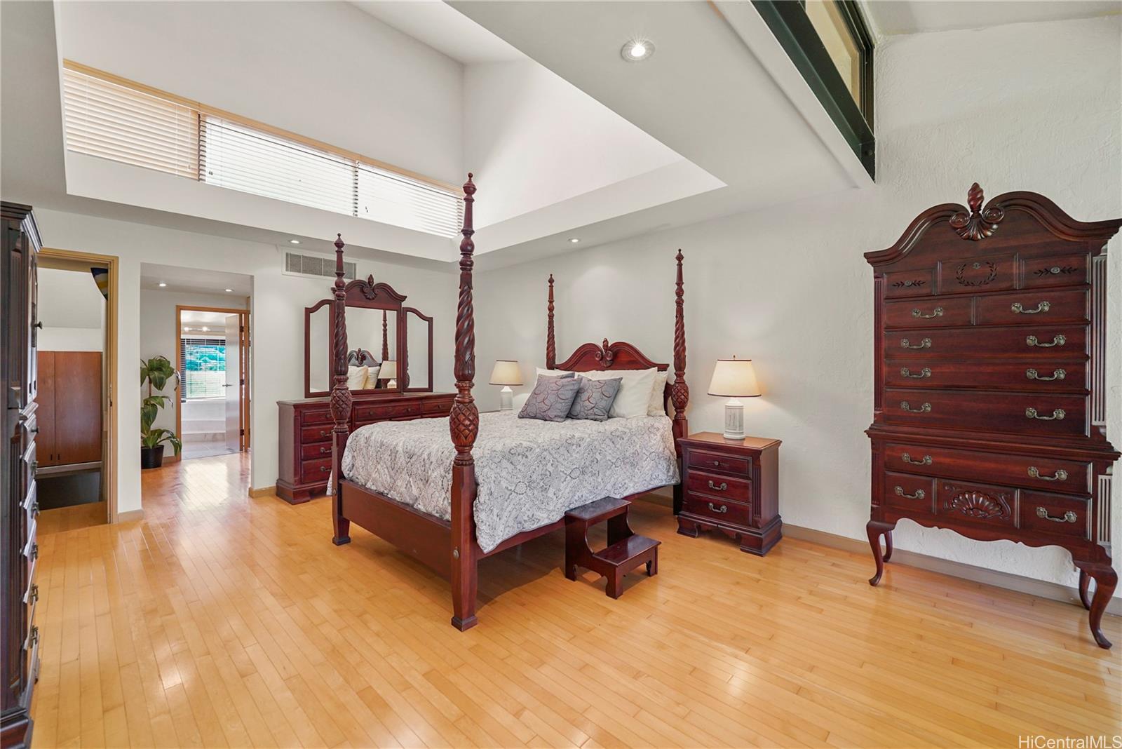 Esplanade condo # 28K, Honolulu, Hawaii - photo 3 of 24