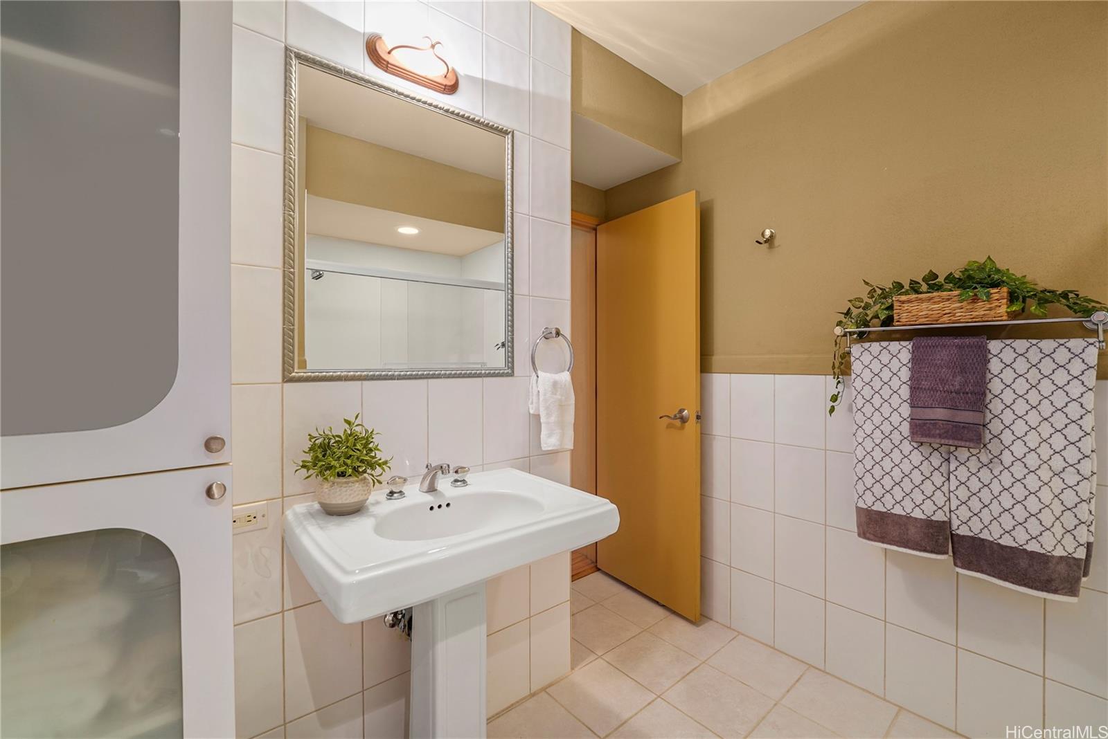 Esplanade condo # 28K, Honolulu, Hawaii - photo 22 of 24