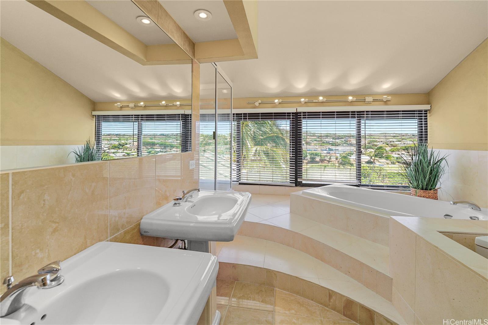 Esplanade condo # 28K, Honolulu, Hawaii - photo 4 of 24