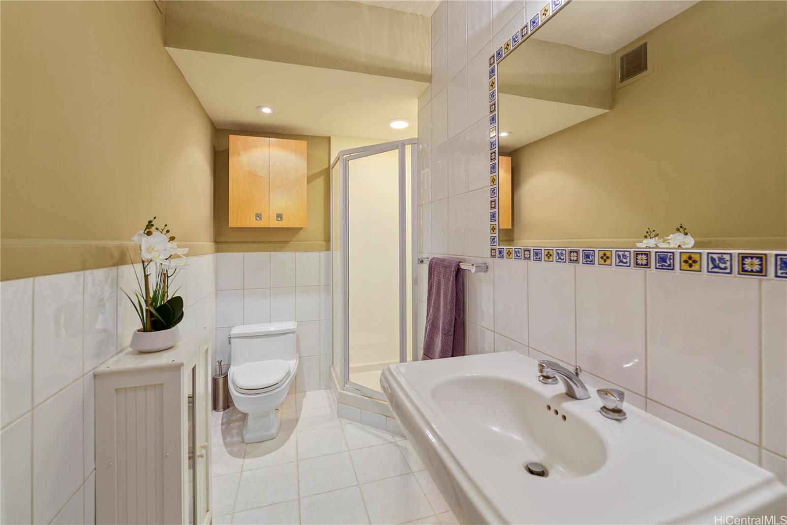 Esplanade condo # 28K, Honolulu, Hawaii - photo 8 of 24