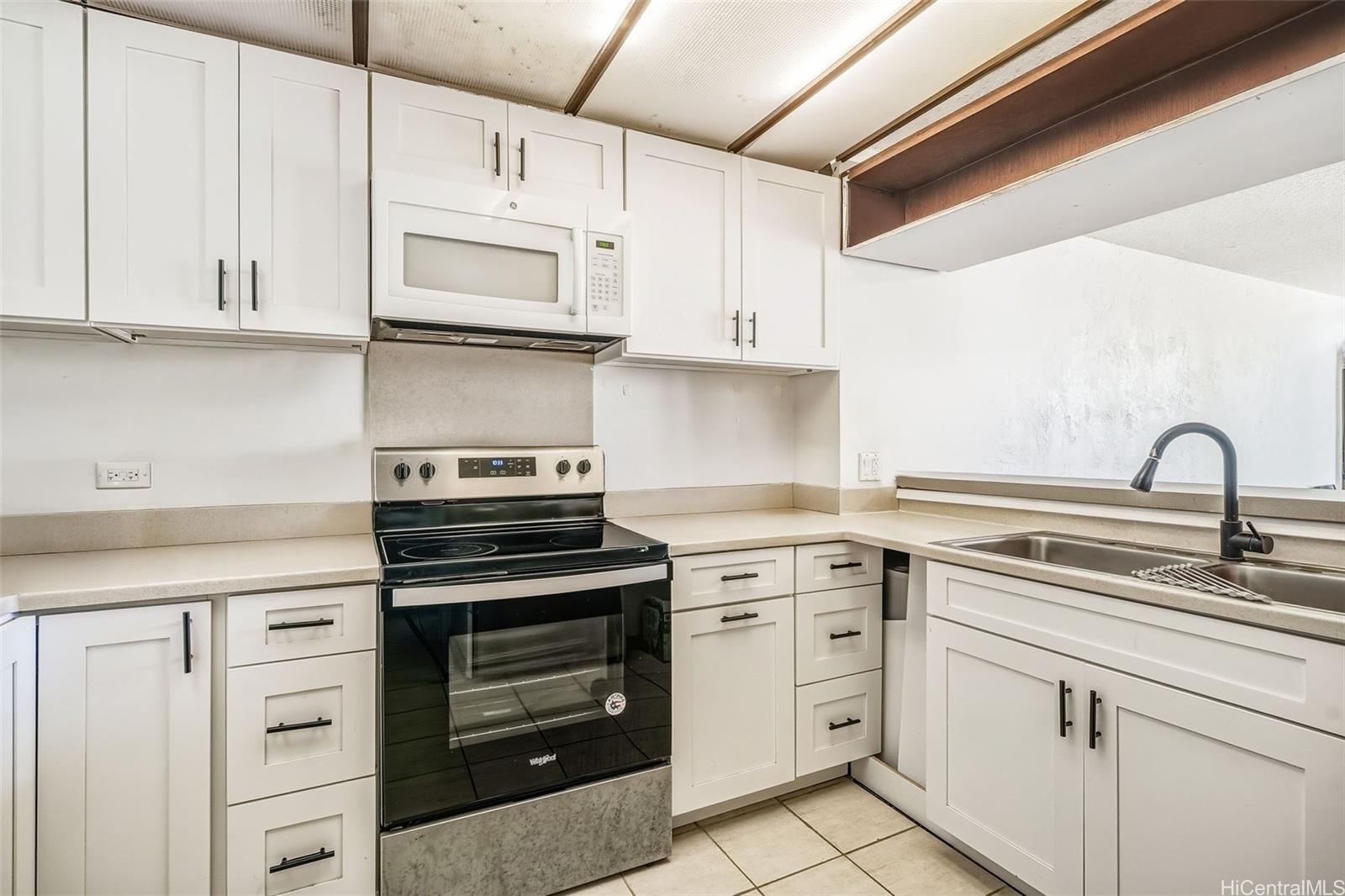 Esplanade condo # 43E, Honolulu, Hawaii - photo 4 of 25