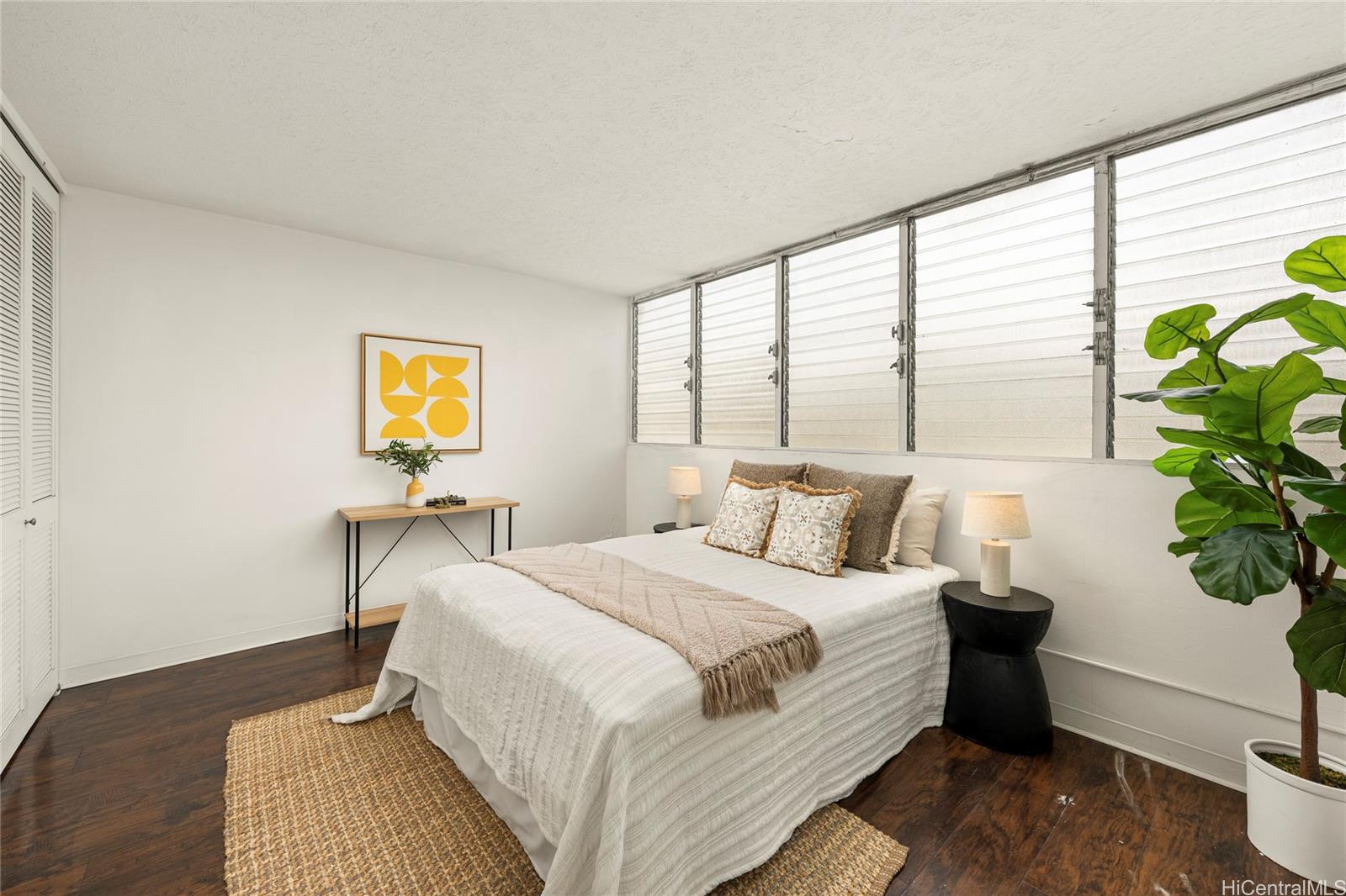 Ala Wai Plaza condo # 1801, Honolulu, Hawaii - photo 13 of 19