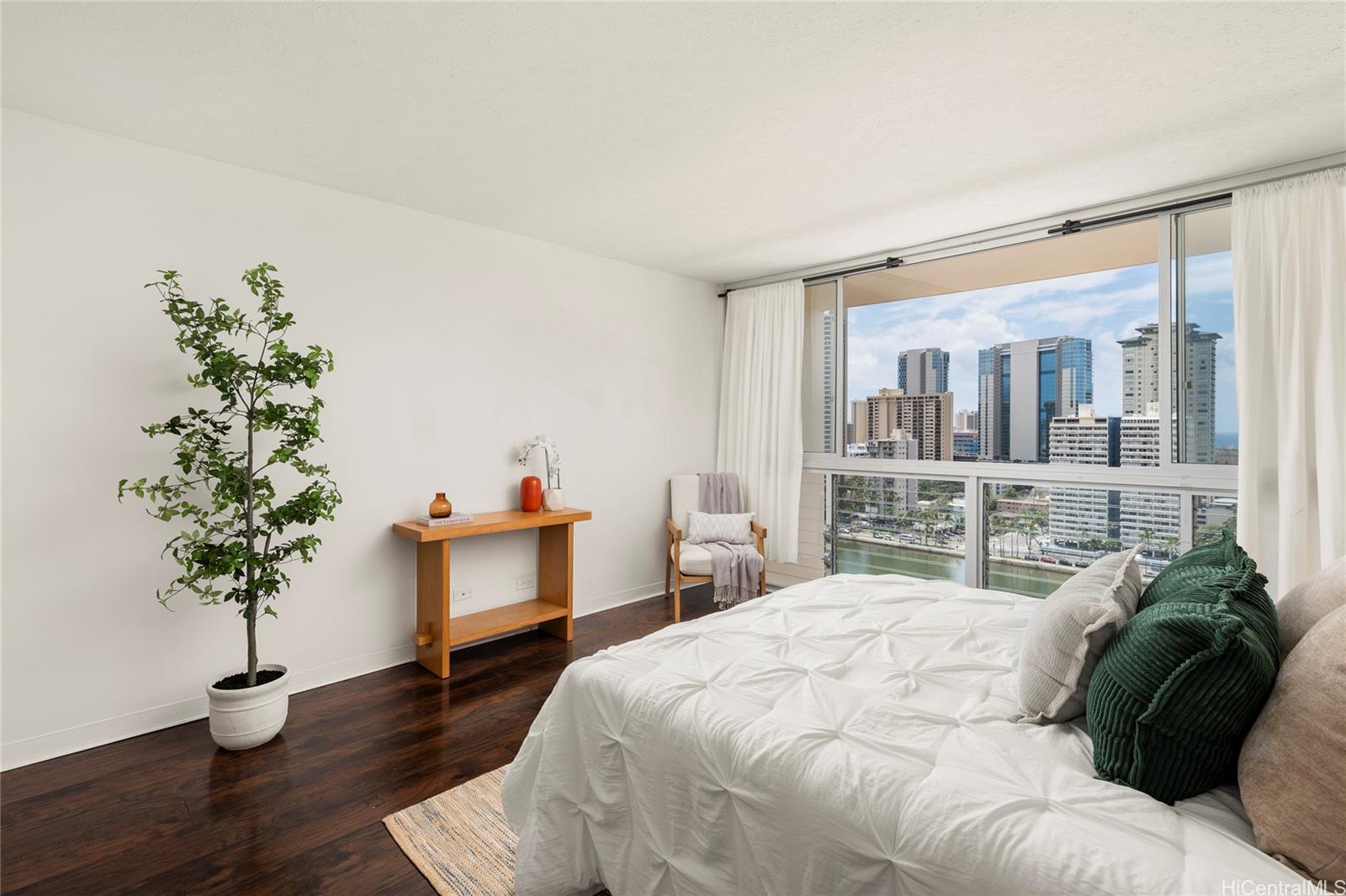 Ala Wai Plaza condo # 1801, Honolulu, Hawaii - photo 18 of 19