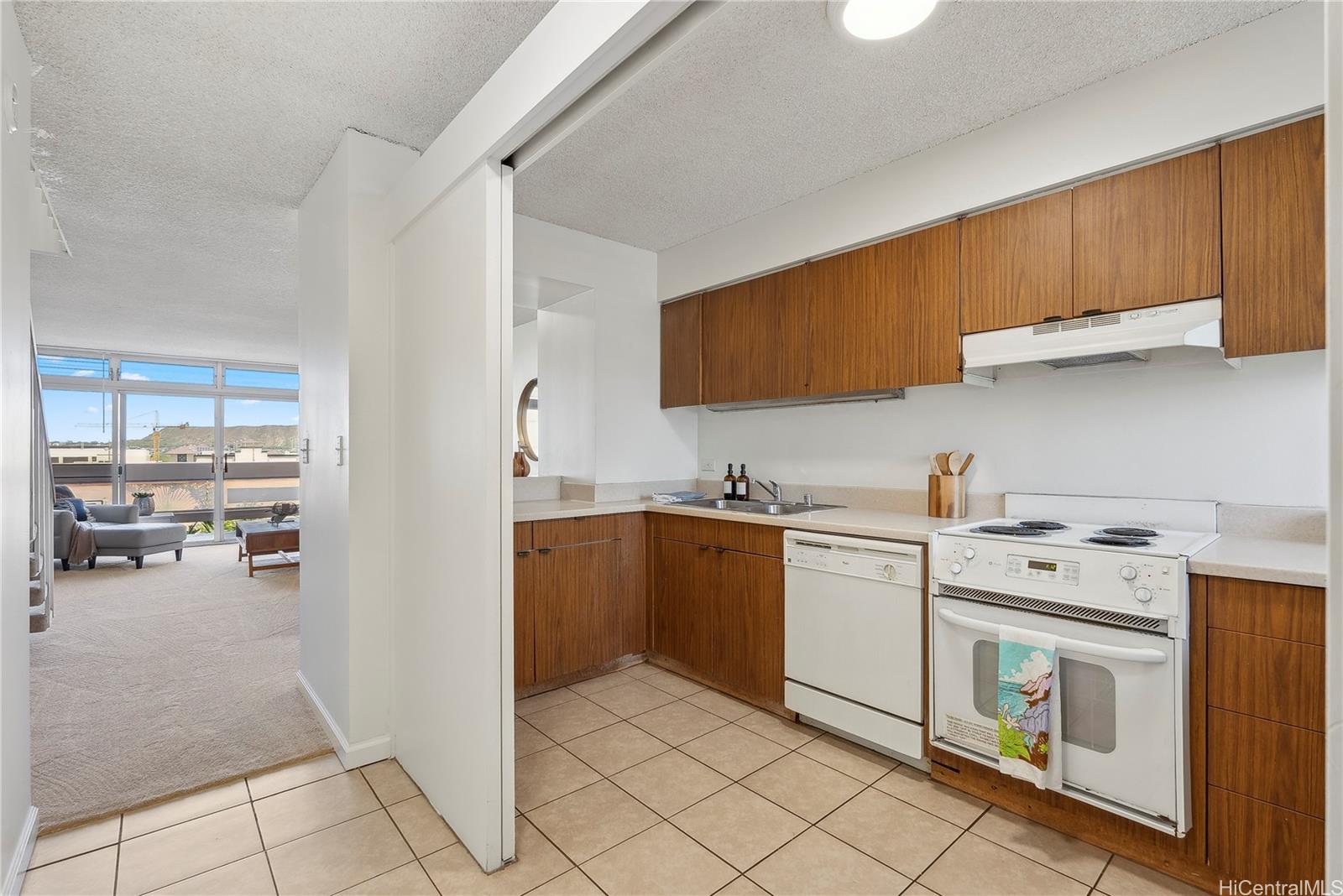 Ala Wai Plaza condo # 532, Honolulu, Hawaii - photo 5 of 18