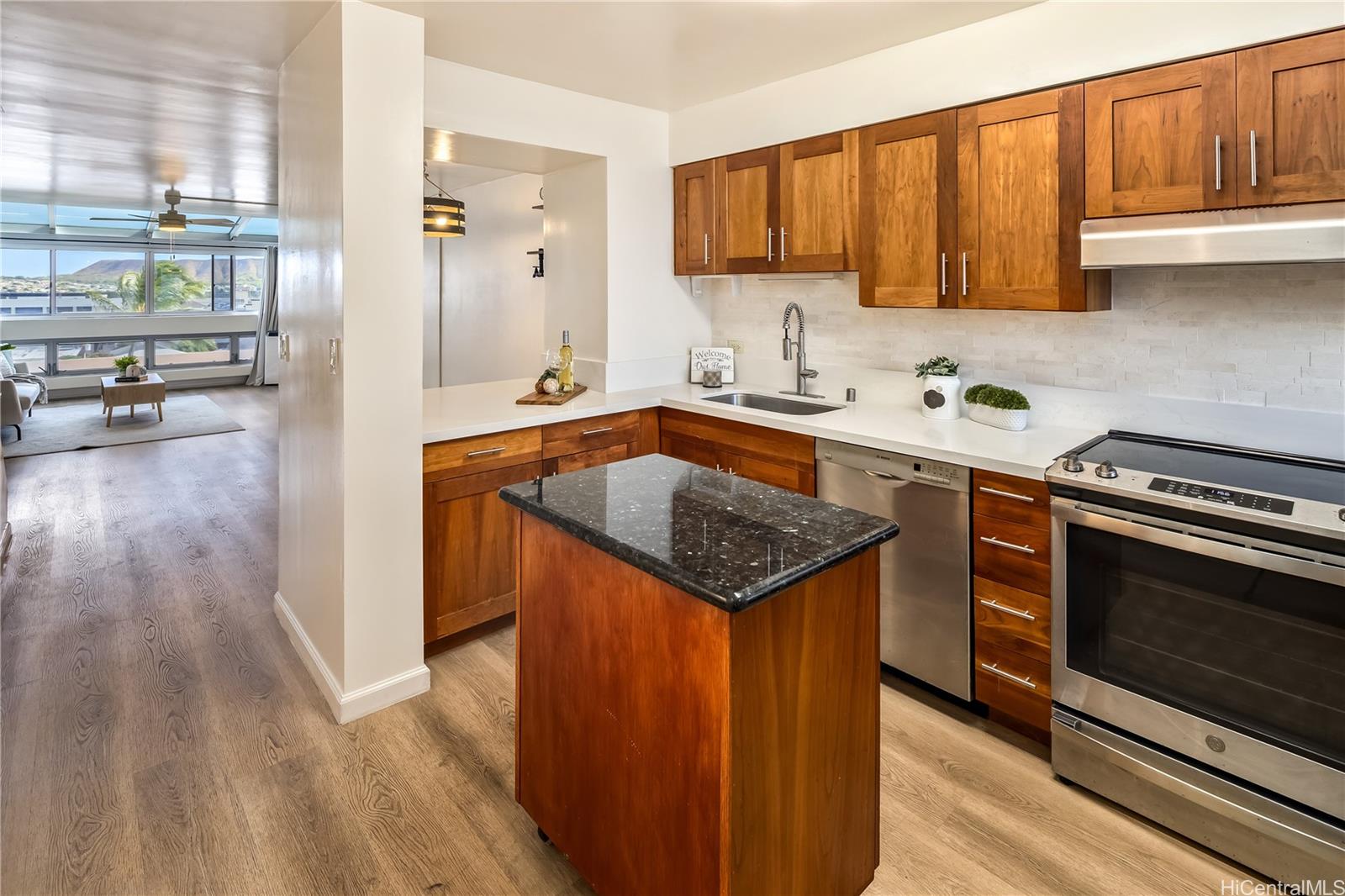 Ala Wai Plaza condo # 736, Honolulu, Hawaii - photo 9 of 25