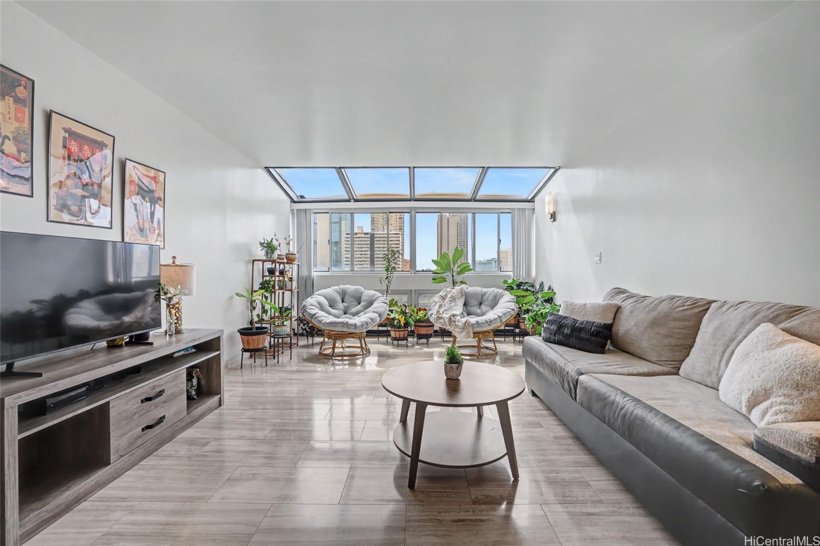 Ala Wai Plaza condo # 904, Honolulu, Hawaii - photo 2 of 25