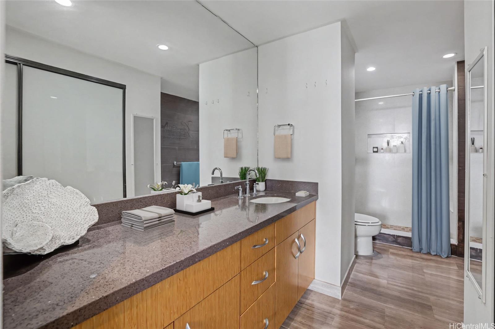 Ala Wai Plaza condo # 904, Honolulu, Hawaii - photo 11 of 25