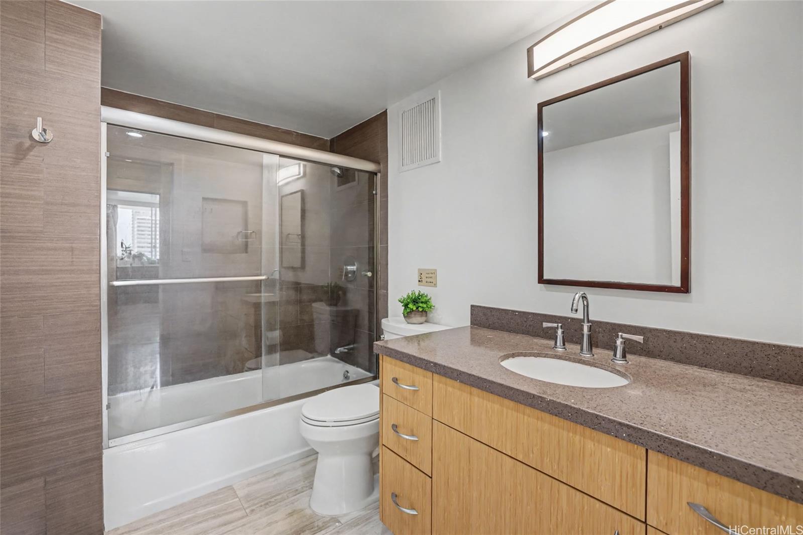 Ala Wai Plaza condo # 904, Honolulu, Hawaii - photo 14 of 25