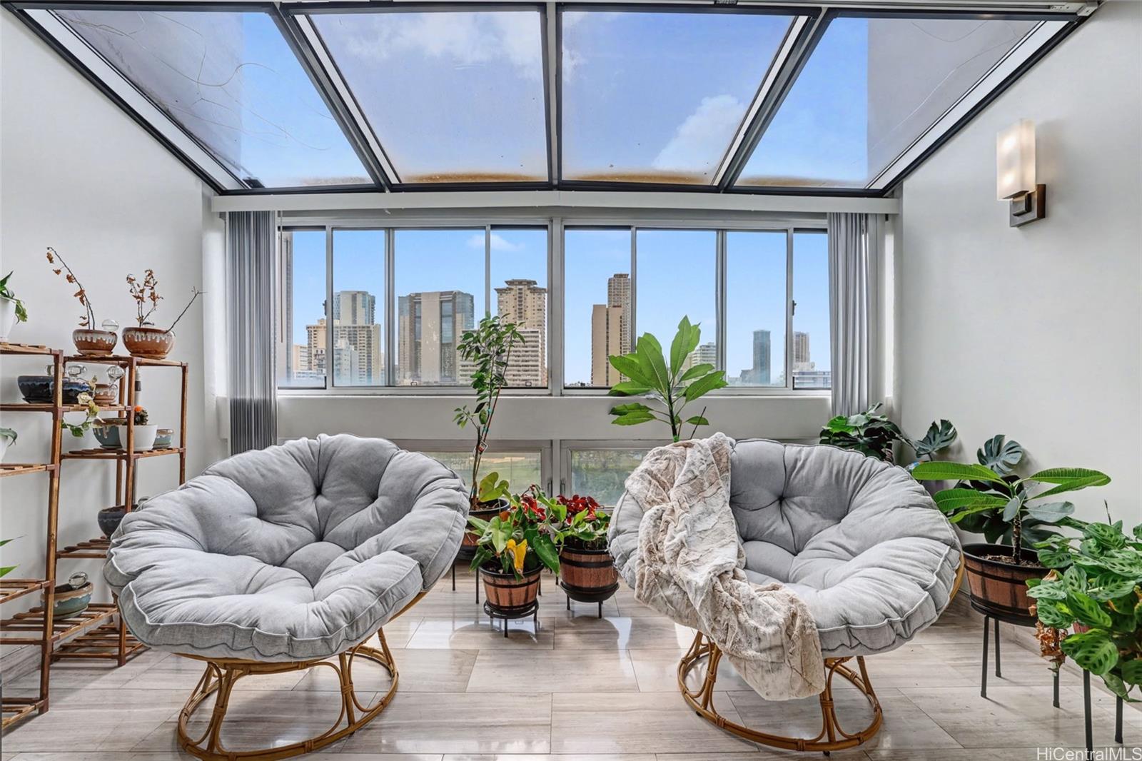 Ala Wai Plaza condo # 904, Honolulu, Hawaii - photo 3 of 25