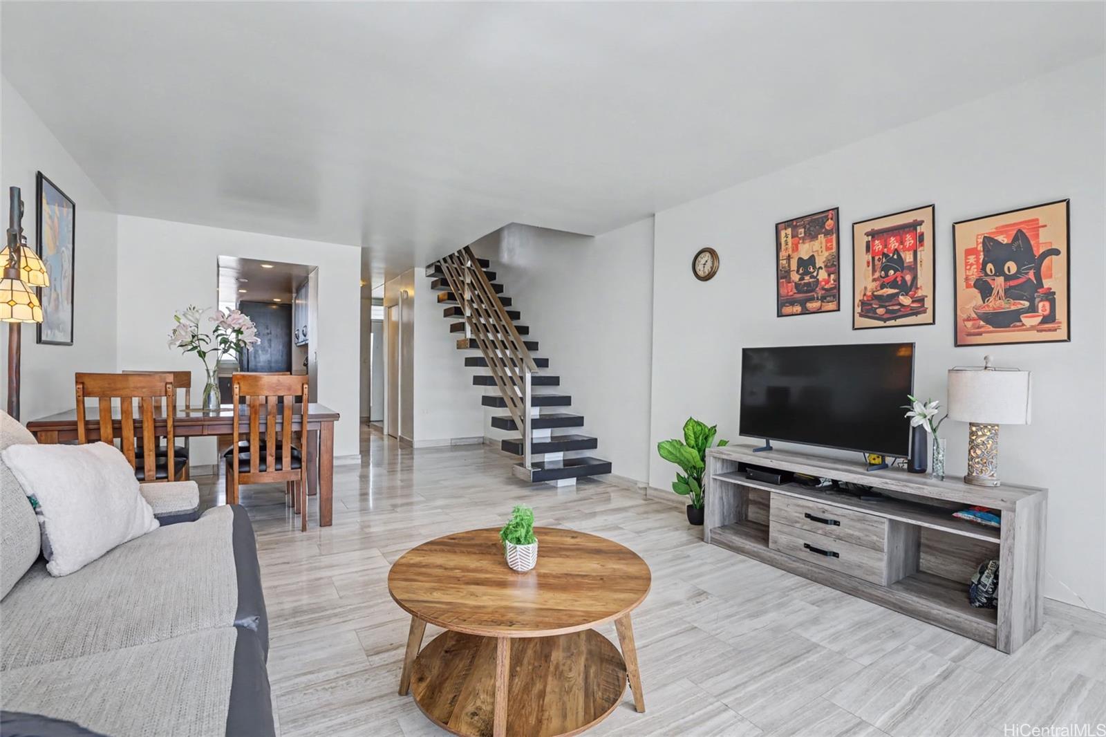 Ala Wai Plaza condo # 904, Honolulu, Hawaii - photo 4 of 25