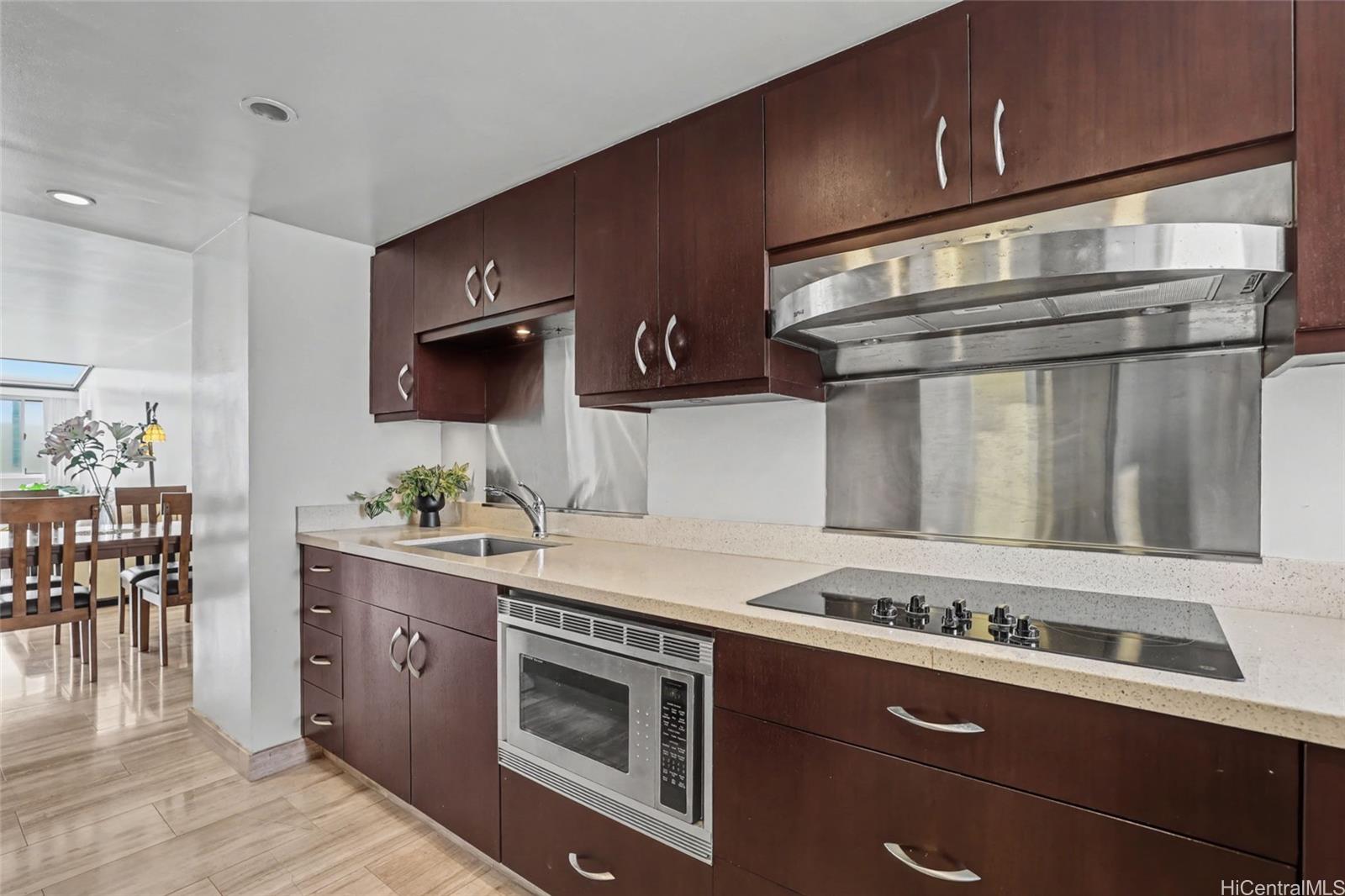 Ala Wai Plaza condo # 904, Honolulu, Hawaii - photo 5 of 25