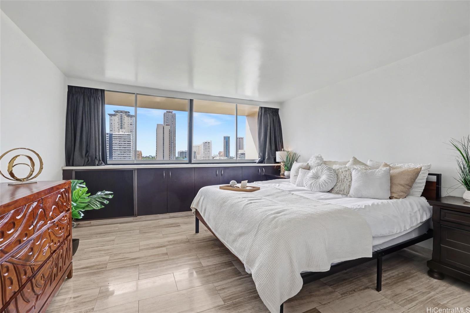 Ala Wai Plaza condo # 904, Honolulu, Hawaii - photo 9 of 25