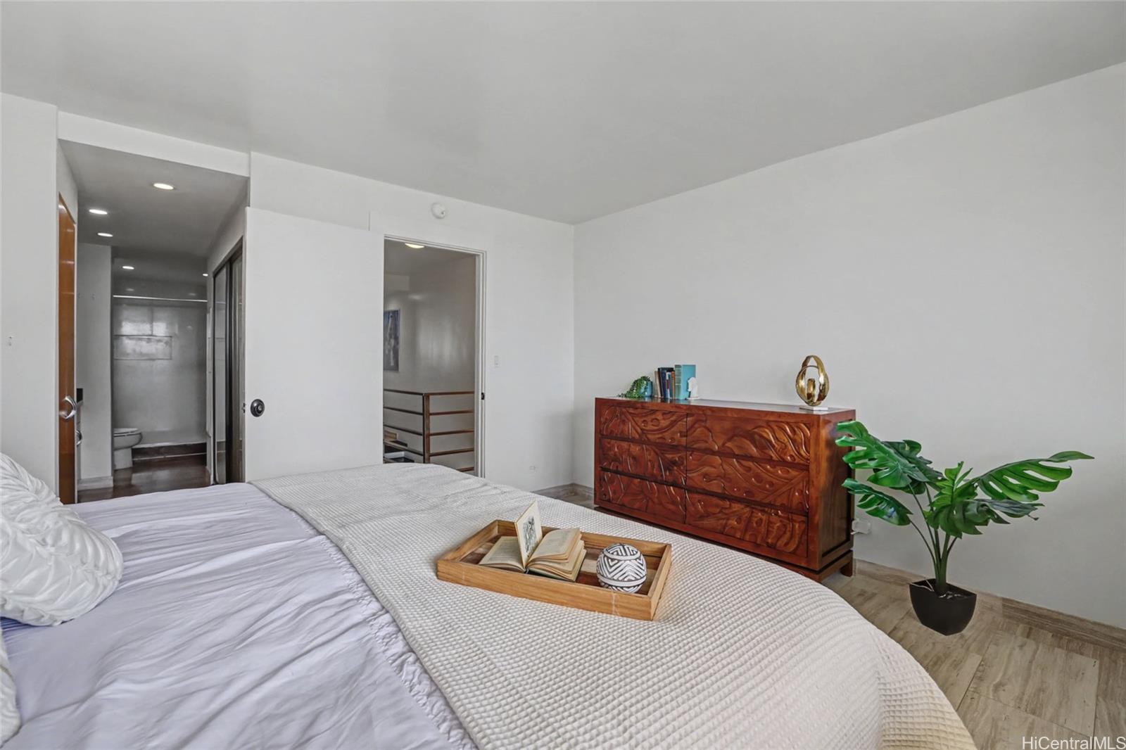 Ala Wai Plaza condo # 904, Honolulu, Hawaii - photo 10 of 25