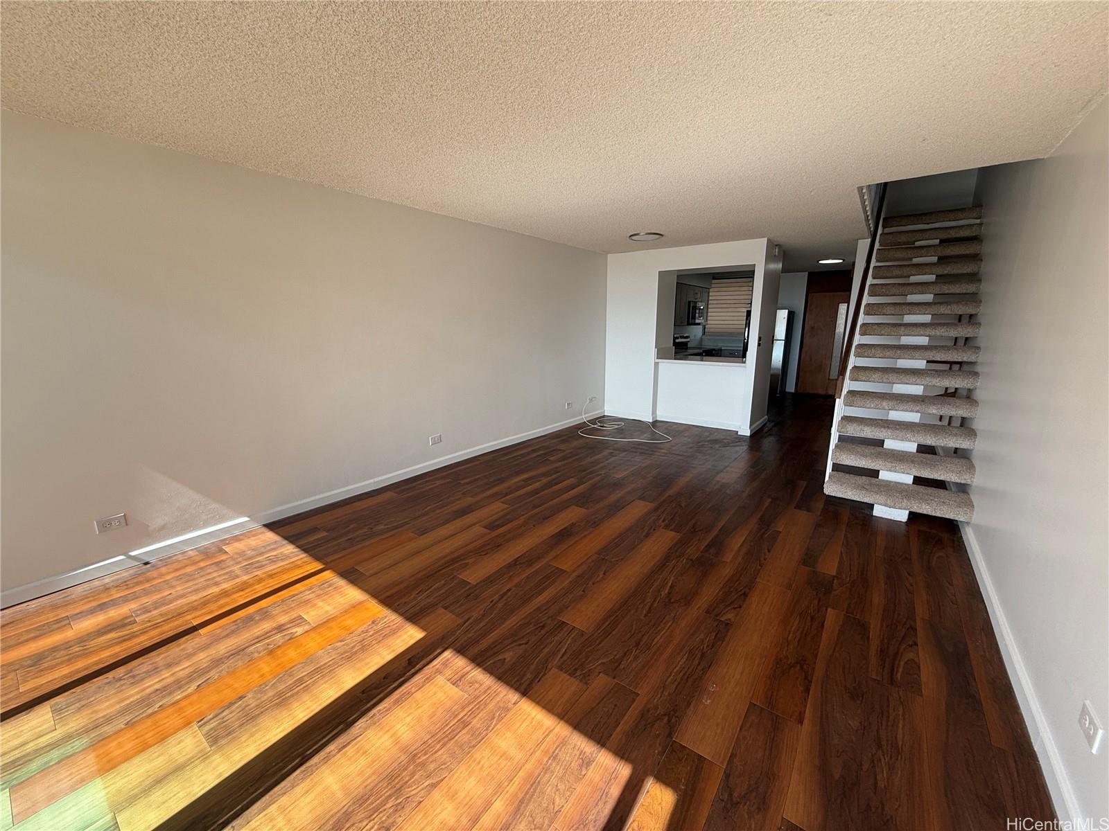 500 University Ave Honolulu - Rental - photo 2 of 13