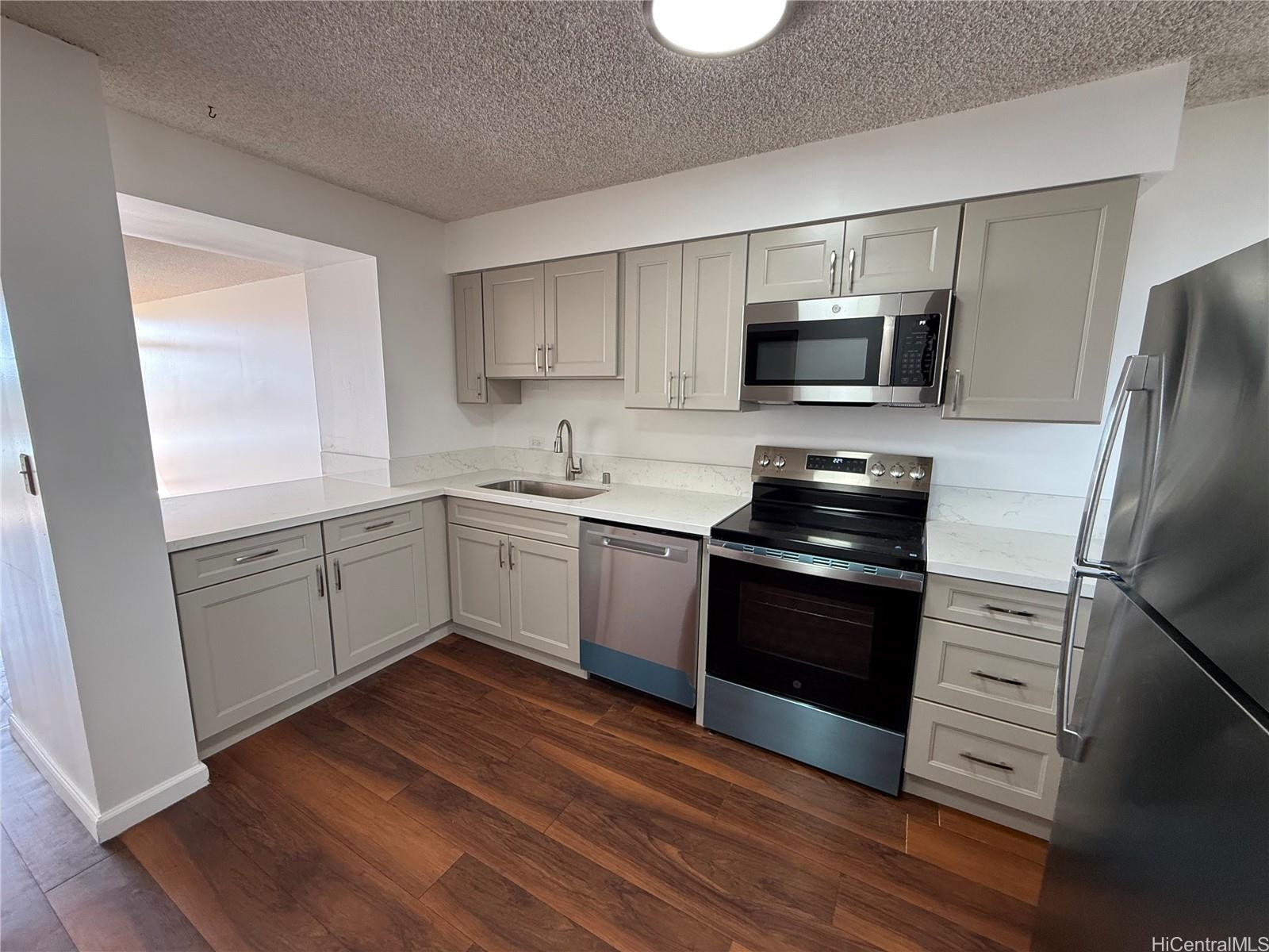 500 University Ave Honolulu - Rental - photo 3 of 13