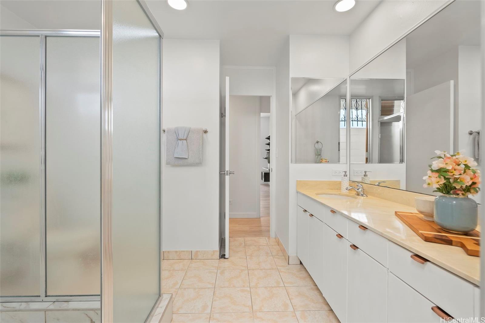 Ala Wai Plaza condo # PH6, Honolulu, Hawaii - photo 17 of 25