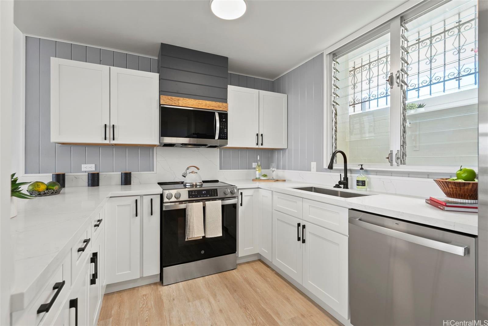 Ala Wai Plaza condo # PH6, Honolulu, Hawaii - photo 7 of 25